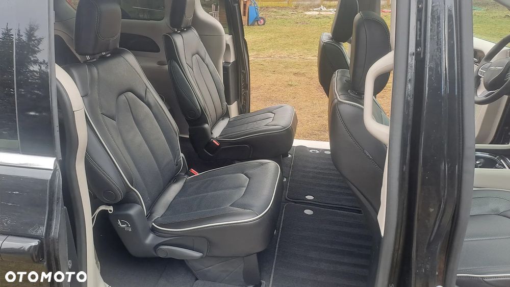 Chrysler Pacifica - 22