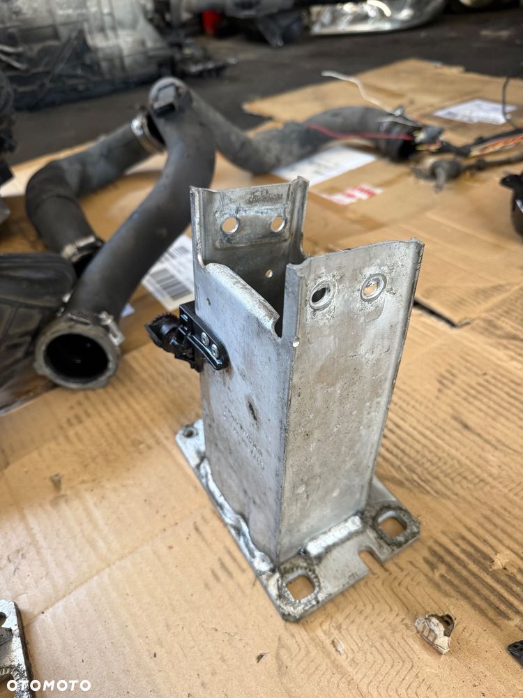 Audi a4b8  Moduł sterownik drzwi lewy przód 8T0959793 - 100 złoty  Panel klimatyzacji 8K1820043AG - 150 złoty  Silniczek wycieraczek 8K1955119A - 100 złoty  Panel sterowania 8K0864261 - 100 złoty  Panel przycisk ESP 8K0959673 - 100 złoty  Wyświetlacz Navi 8T0919603G - 100 złoty  Moduł sterowania gateway - 100 złoty  Moduł komfortu 8K0907063DH - 200 złoty  Moduł sterownika hamulca ręcznego 8K0907801L - 100 złoty  Komputer sterownika silnika 0281018576 - 100 złoty  Włącznik przełącznik świateł 8K0941531AR - 100 złoty  Radio 8R1035186F - 200 złoty  Licznik obrotomierz 8K0920901G - 200 złoty pęknięty  Moduł sterownik komfortu 8K0907064GD - 150 złoty  Pompa sterownik abs 8K0907379CH - 250 złoty  Audi a4b8 lift 8K5945096AC - 500 złoty                          8K5945095AC - 500 złoty  Strefa zgniotu lewa prawa 8K0607133D - 100 złoty                                                8K0807134D- 100 złoty  Kierownicą powietrza 8K0129739A - 100 złoty   Obudowa filtra powietrza 8K0133837BF - 150 złoty  Hak a4b8 - 250 złoty  Belka zderzaka przód 8K0807113F - 250 złoty  Moduł sterownik wentylatora chłodnicy 8K0959501F - 200 złoty  Pas przedni wzmocnienie czołowe belka zderzaka  993329B - 800 złoty  Grill Audi a4b8 8K0853651E - 400 złoty  Czujnik ciśnienia 0281002977 - 100 złoty  Dwie rury węże od wody - 100 złoty za sztukę - 18