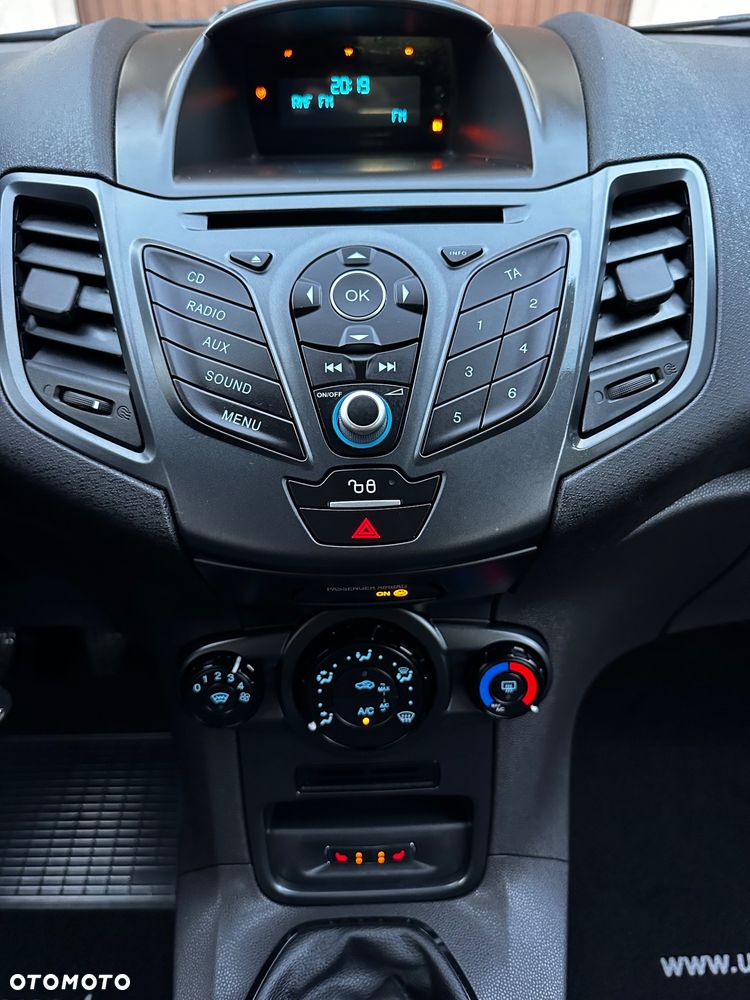 Ford Fiesta 1.25 Silver X (Ambiente) - 32