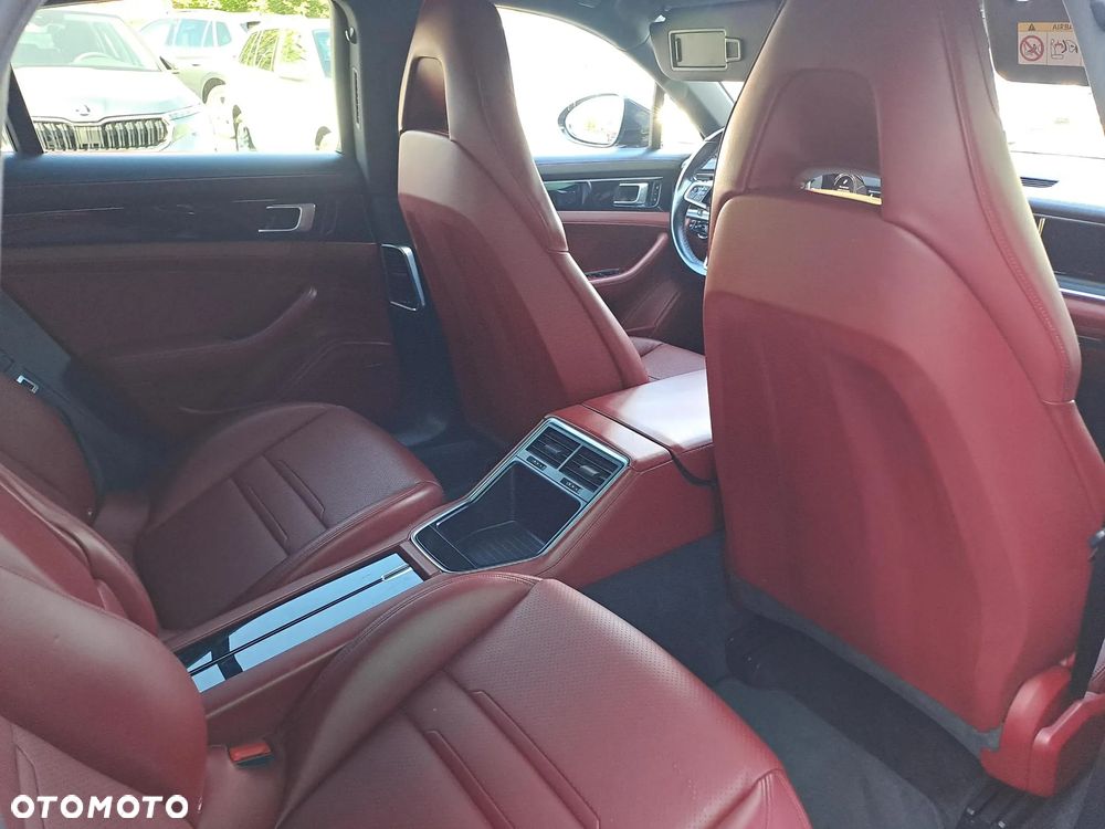 Porsche Panamera 4 - 11