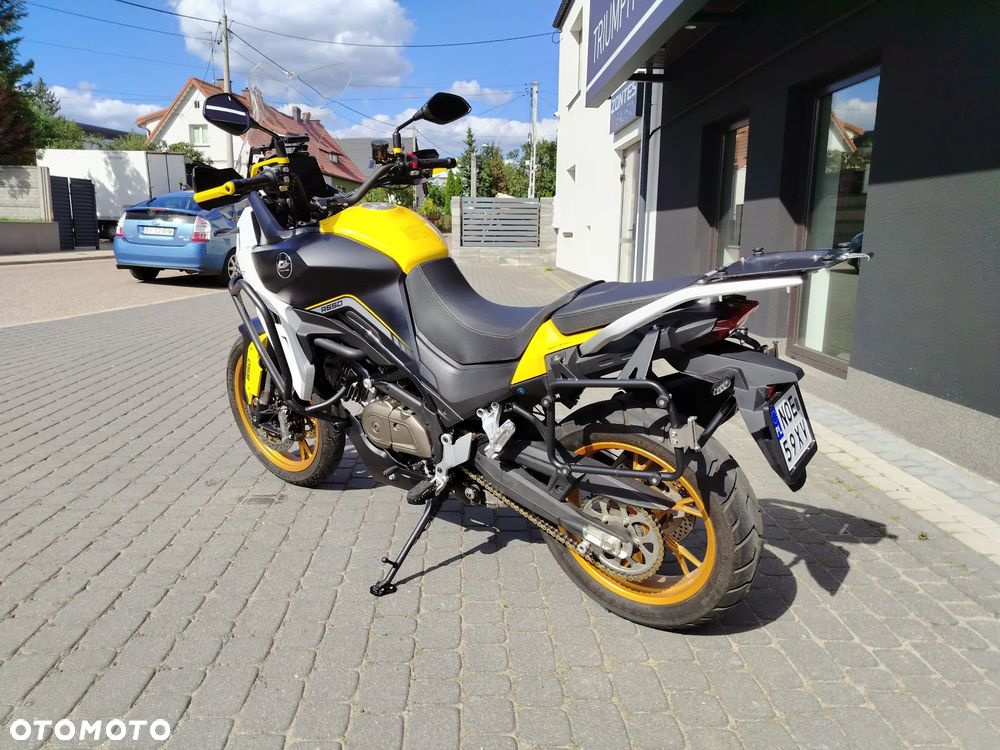 QJMOTOR SVT 650 - 12