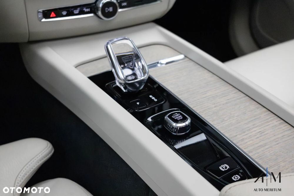 Volvo XC 60 B4 D AWD Plus Bright - 22