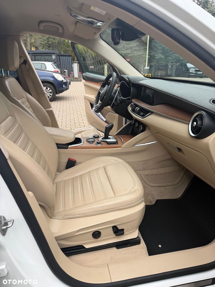 Alfa Romeo Stelvio 2.0 Turbo Veloce TI Q4 - 9
