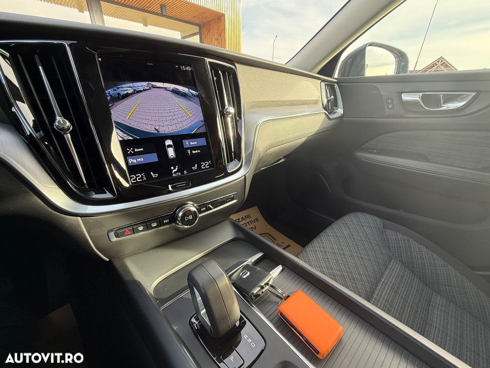 Volvo V60 B3 B DKG Momentum Pro - 28