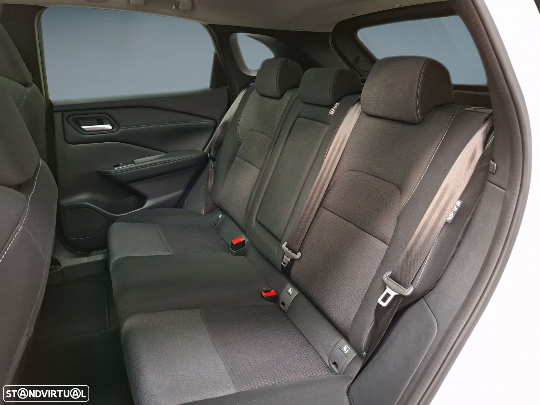 Nissan Qashqai 1.3 DIG-T N-Connecta LED+TT+SKY Xtronic - 6