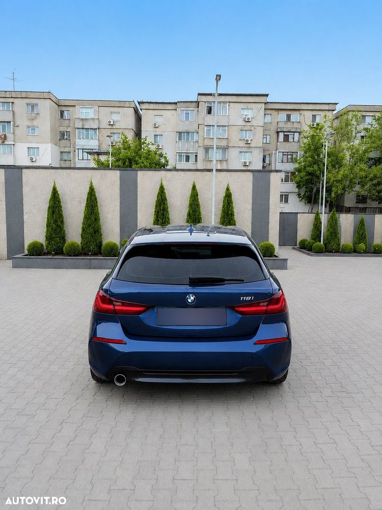 BMW 1 Series 2023 — imagine 9