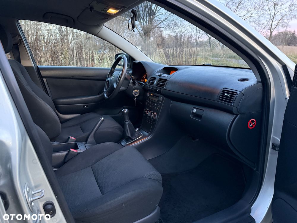 Toyota Avensis 1.8 VVT-i Luna - 12