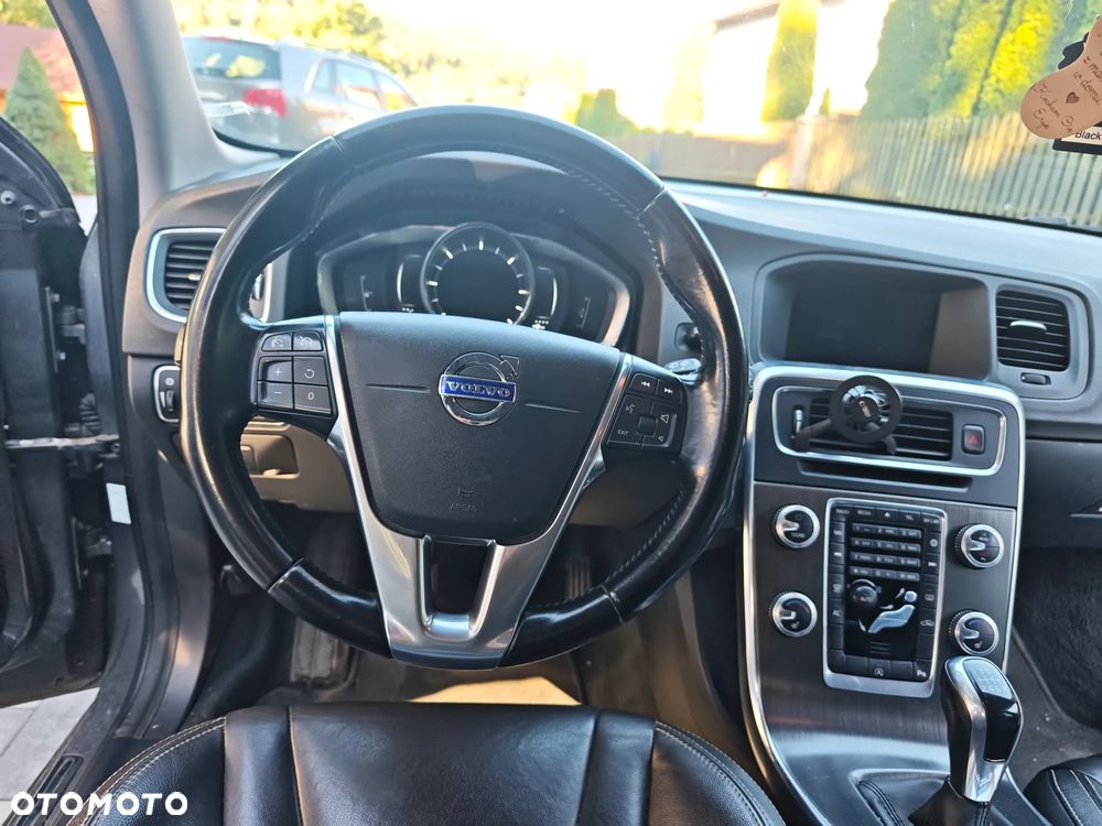 Volvo V60 D4 Drive-E Momentum - 13
