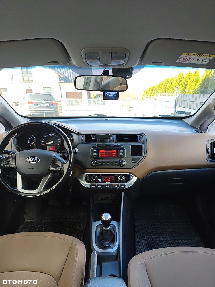 Kia Rio 1.2 L - 10
