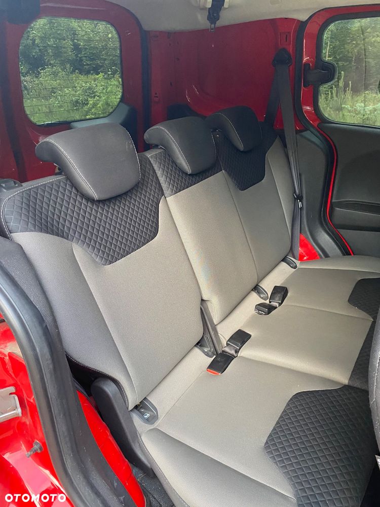 Ford Transit Courier - 10