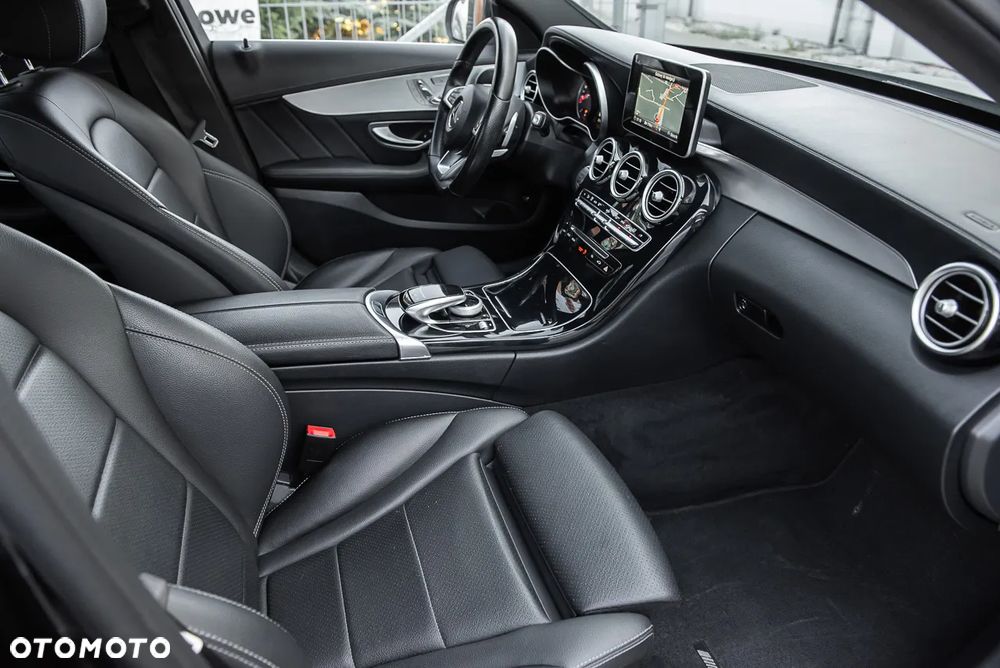 Mercedes-Benz Klasa C 400 4Matic 7G-TRONIC AMG Line - 32
