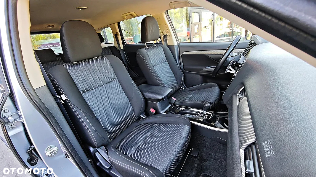 Mitsubishi Outlander - 29