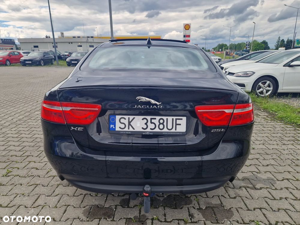 Jaguar XE - 7