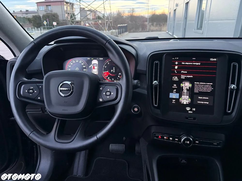 Volvo XC 40 T2 Plus Dark - 24