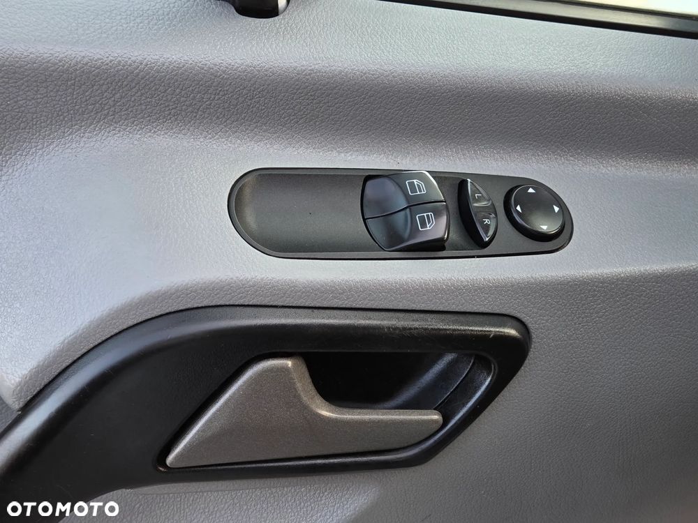 Mercedes-Benz Sprinter - 23