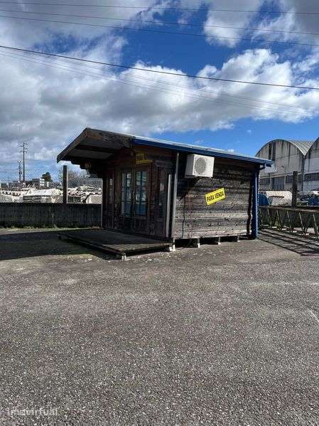 Escritório de apoio em madeira para obra ou quinta. - Grande imagem: 2/4