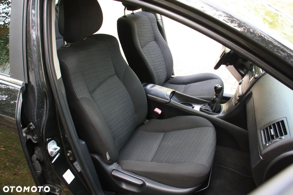 Toyota Avensis 1.8 Executive - 14