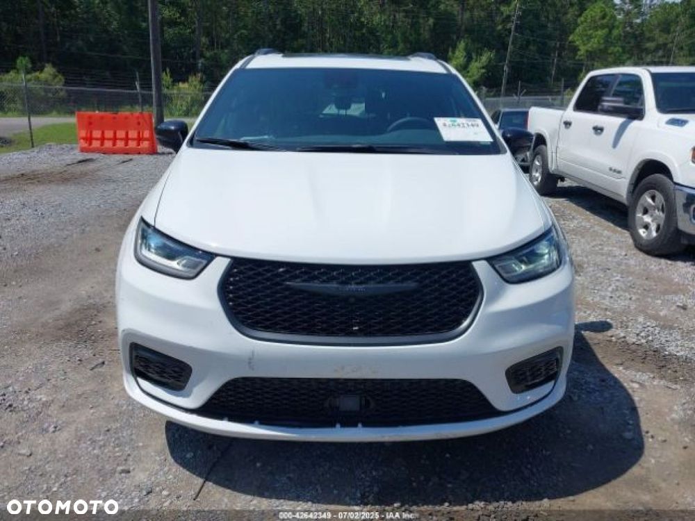 Chrysler Pacifica - 5