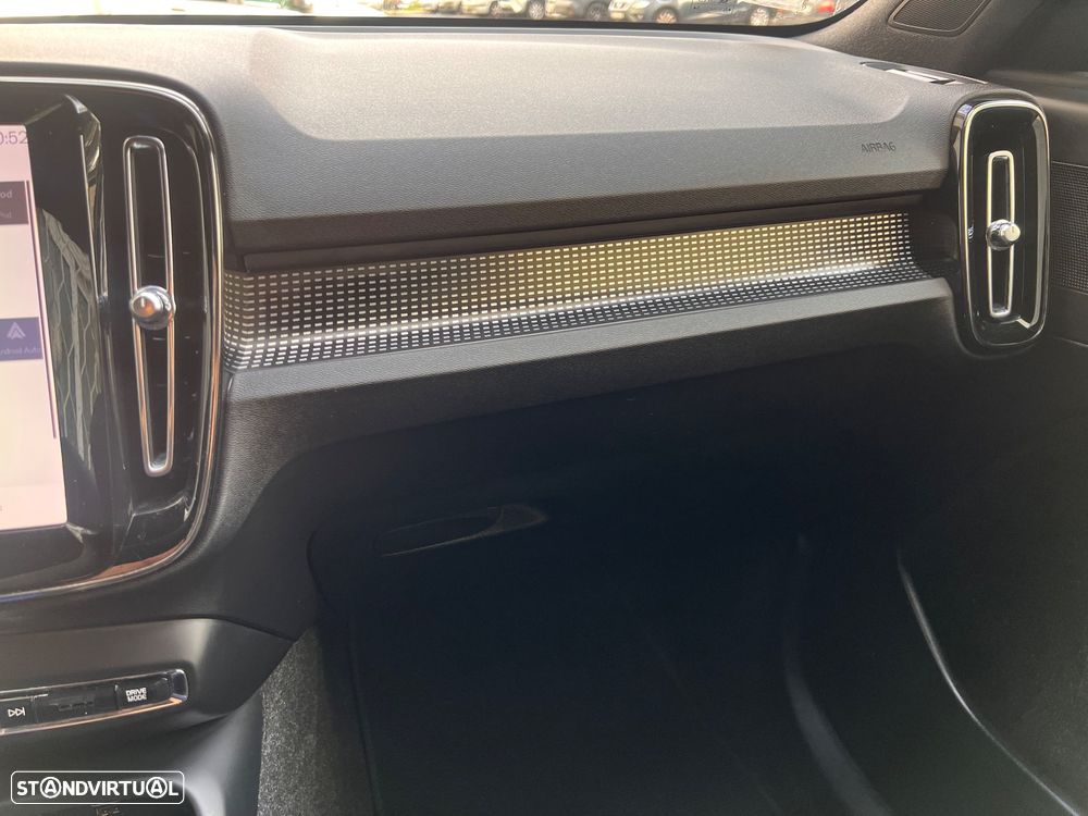 Volvo XC 40 1.5 T3 R-Design Tech Edition - 16