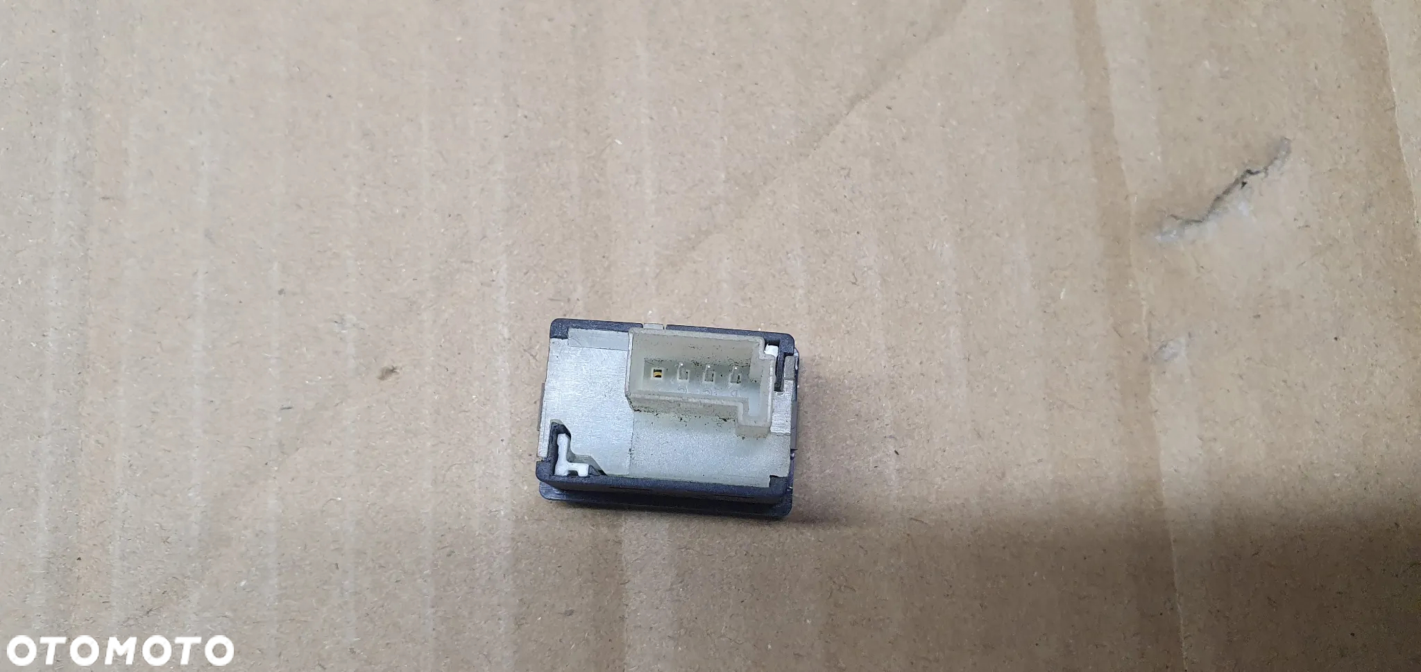 Przełącznik otwierania klapy bagażnika BMW 5 E61 6921846 - 3