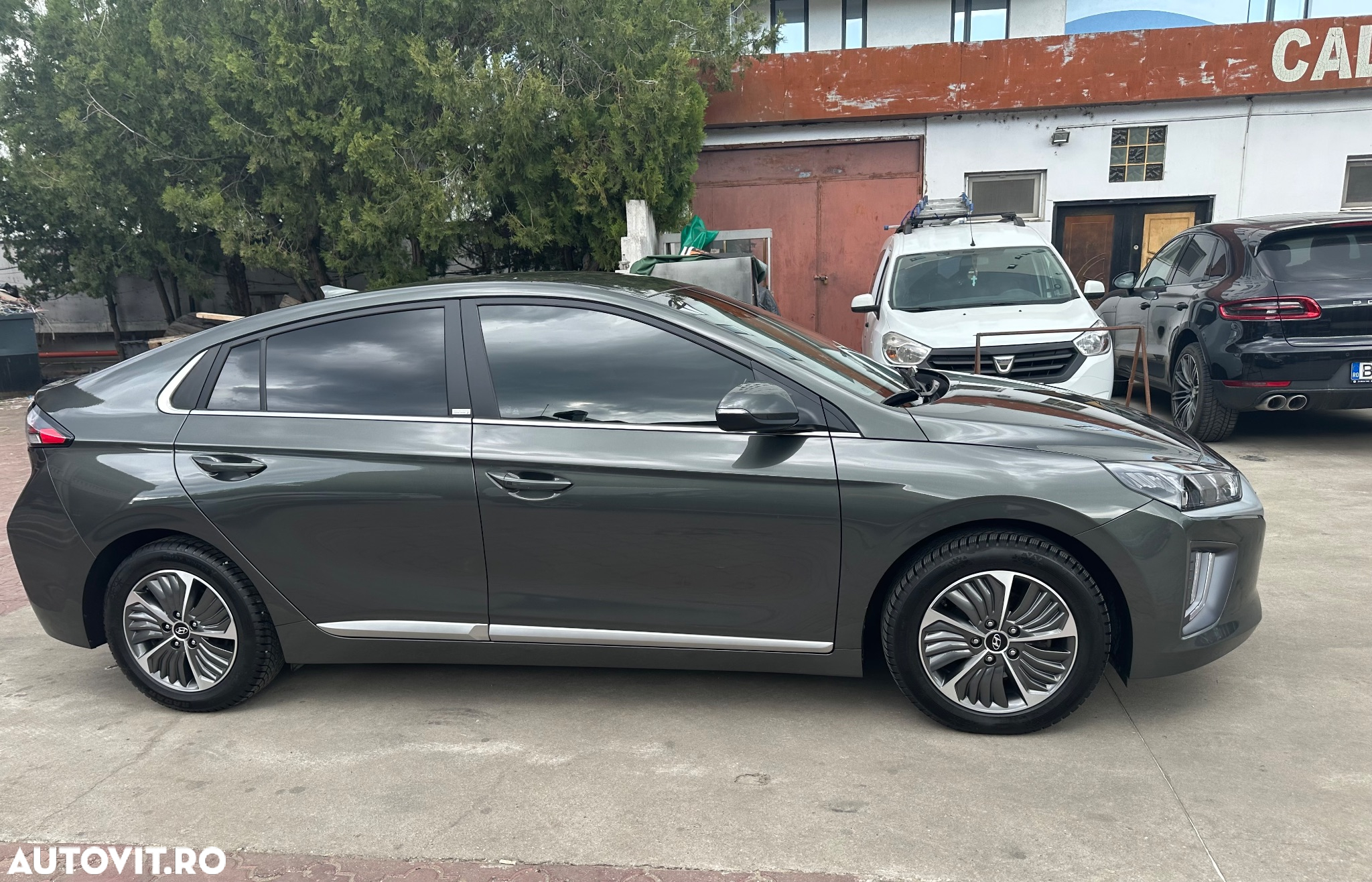 Hyundai IONIQ Plug-in-Hybrid 1.6 GDI Premium - 3