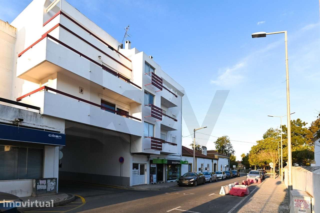Apartamento T2 no centro de Benavente | 107 m2 de área útil - Grande imagem: 2/19
