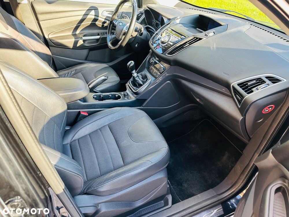 Ford Kuga 2.0 TDCi 4x4 Titanium - 29