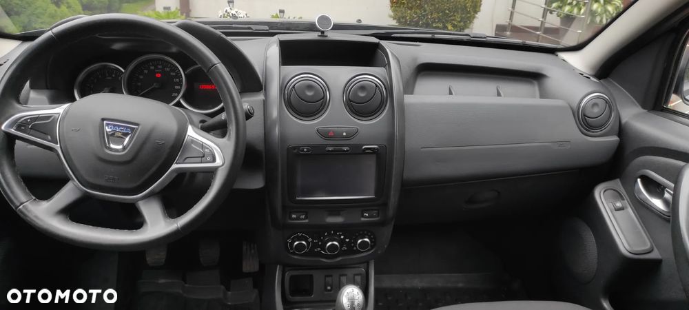 Dacia Duster 1.6 SCe Blackshadow S&S - 8