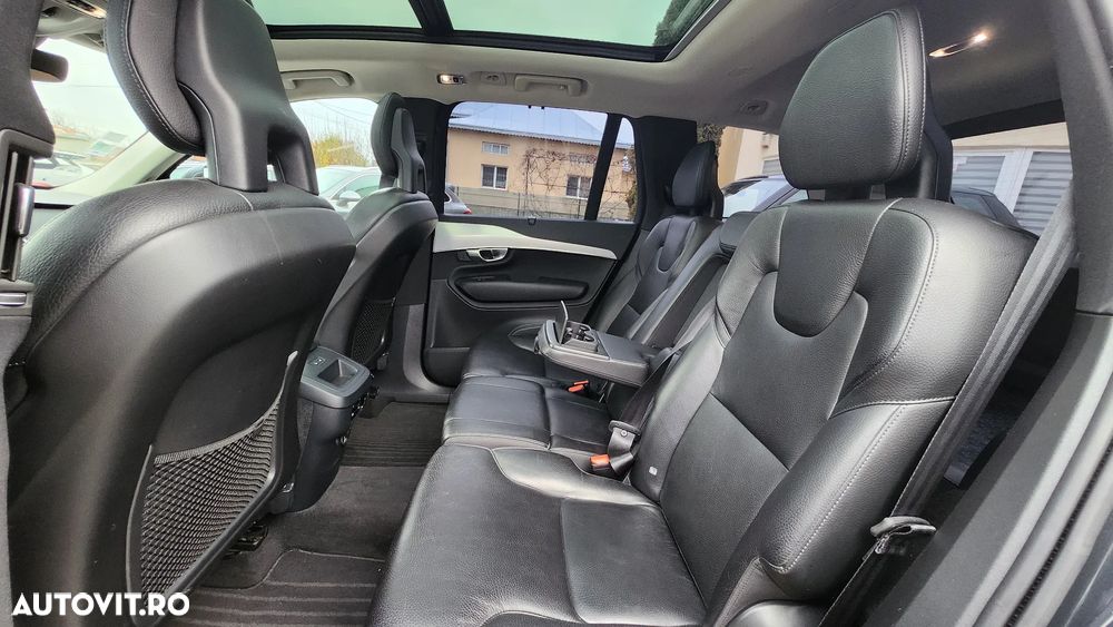 Volvo XC 90 D5 AWD Geartronic Momentum - 34
