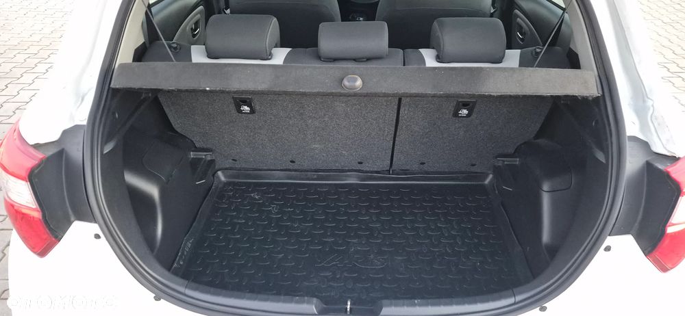 Toyota Yaris 1.5 VVT-i Launch Edition - 22