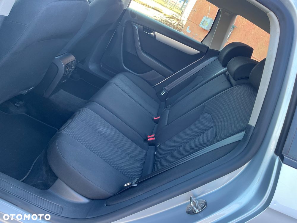 Volkswagen Passat - 16