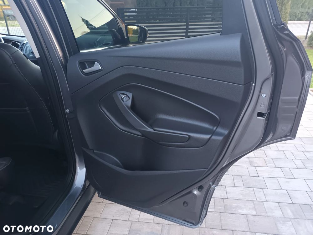 Ford Kuga 1.6 EcoBoost 2x4 Titanium - 37