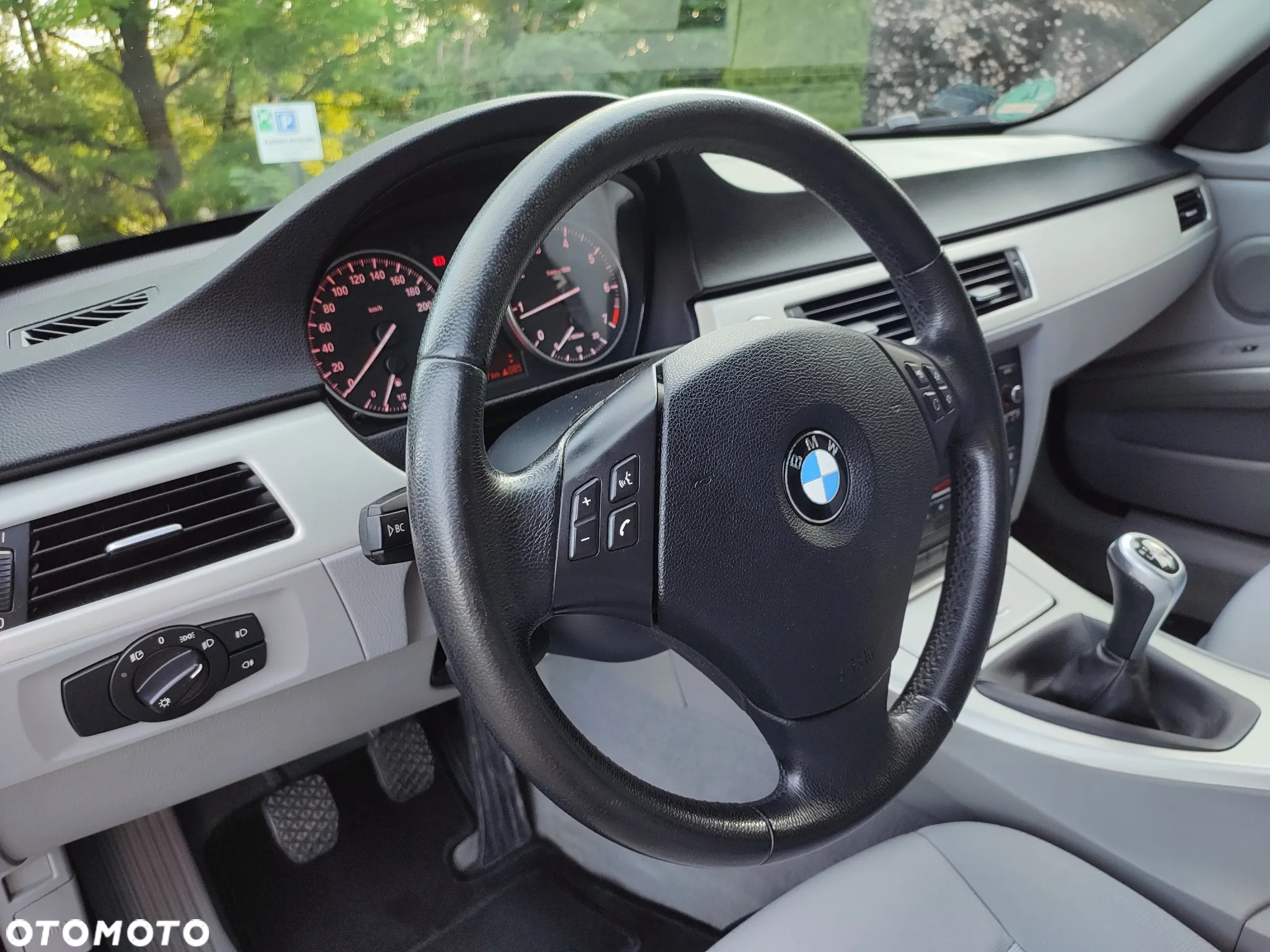 BMW Seria 3 318i - 25