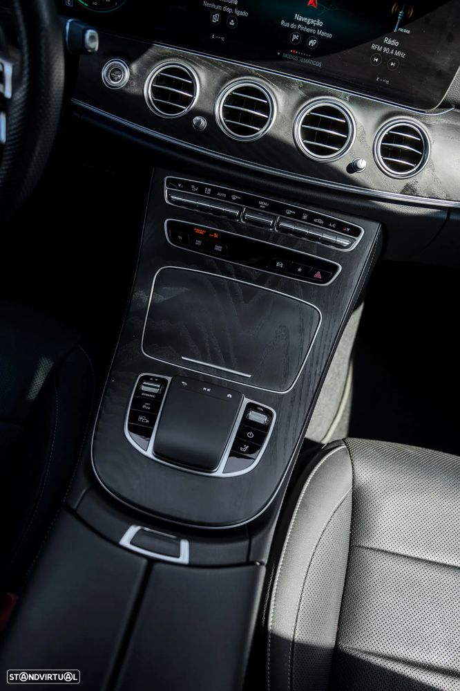 Mercedes-Benz E 300 de 4Matic 9G-TRONIC AMG Line - 24