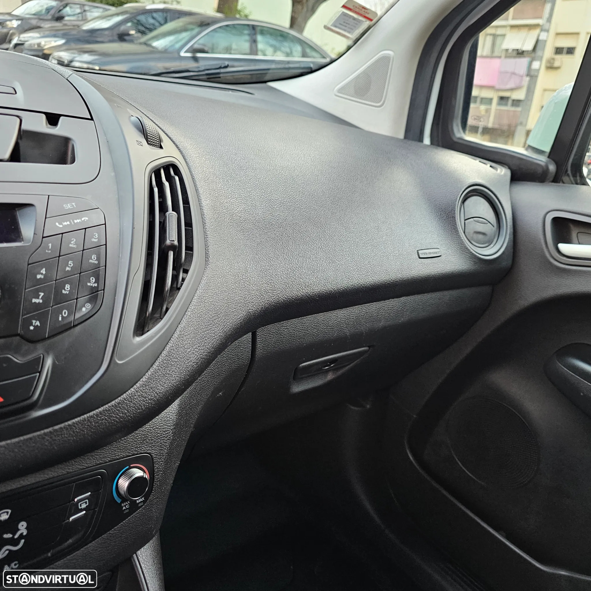Ford Transit Courier - 18
