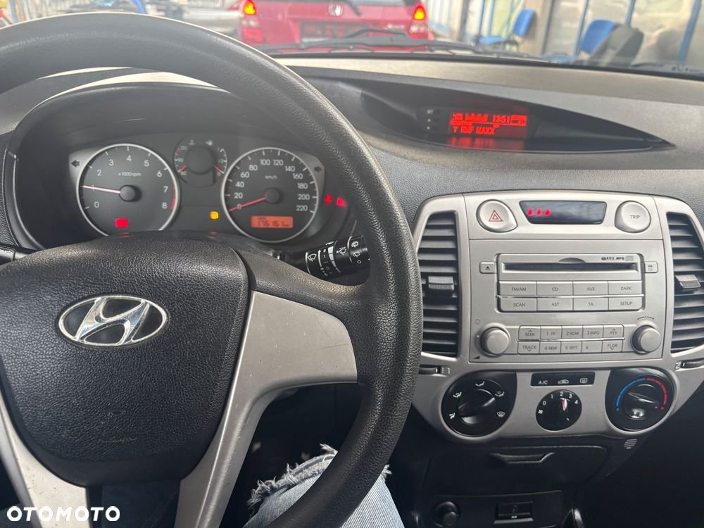 Hyundai i20 1.2 FIFA WM Edition - 27