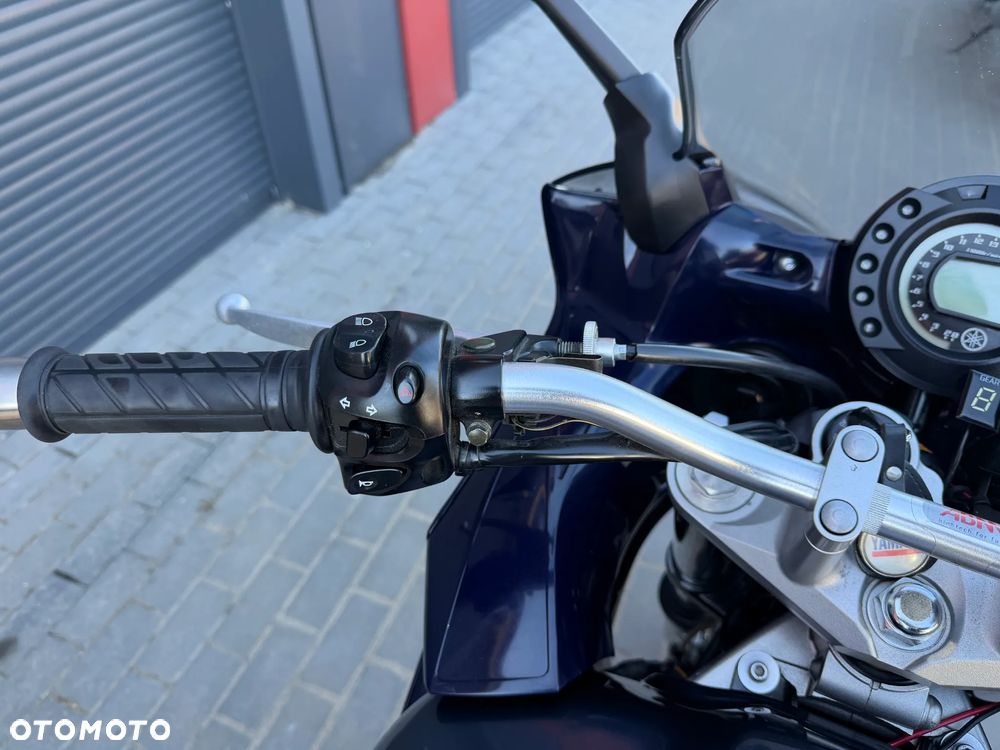 Yamaha FZ - 28