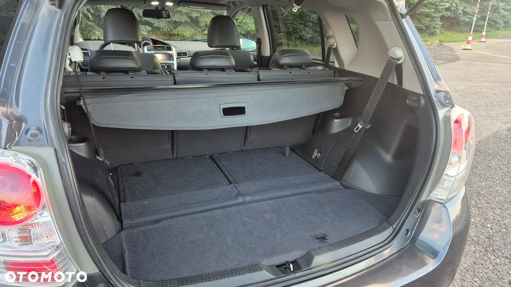 Toyota Verso 1.8 Prestige 7os - 17