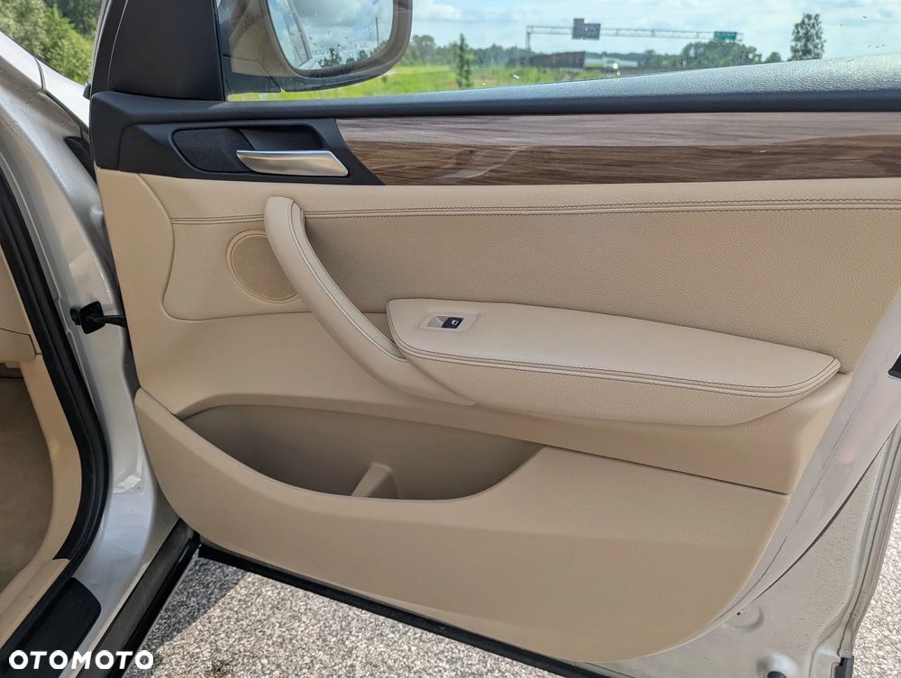 BMW X3 28i xDrive - 3
