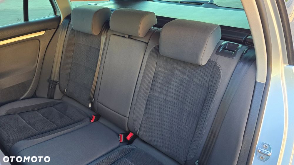 Volkswagen Golf - 27