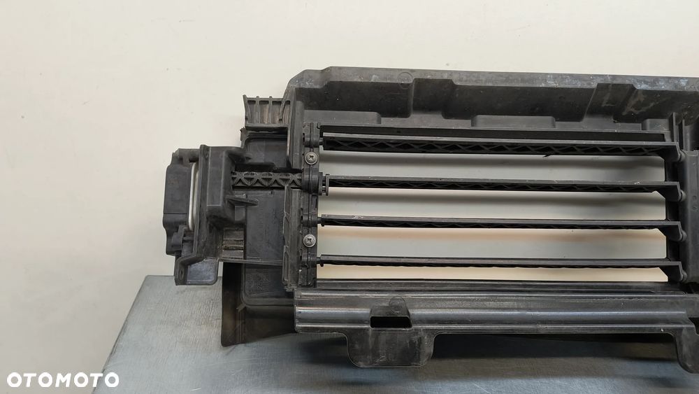 VOLVO XC60 II wlot dolna kierownica powietrza - 4