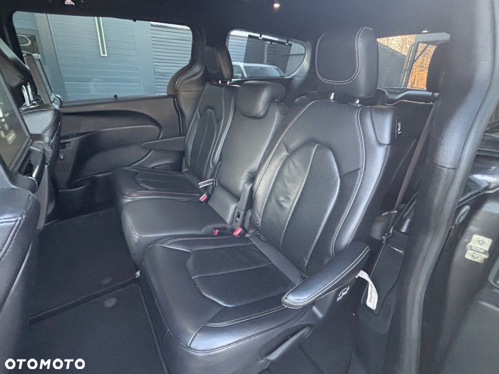 Chrysler Pacifica - 13