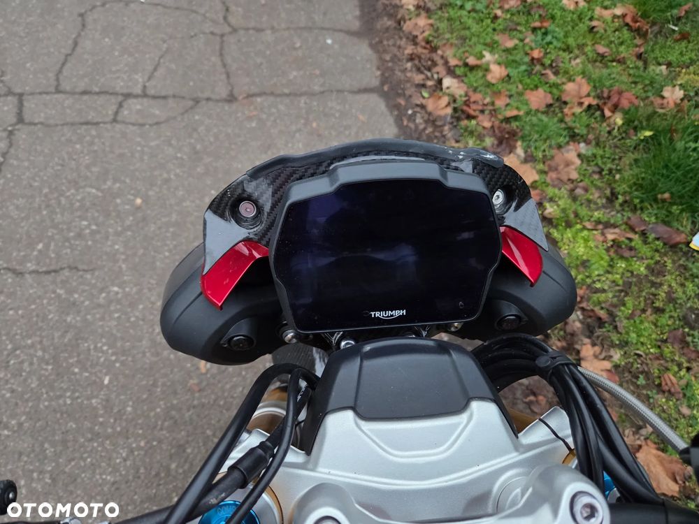 Triumph Street Triple - 10