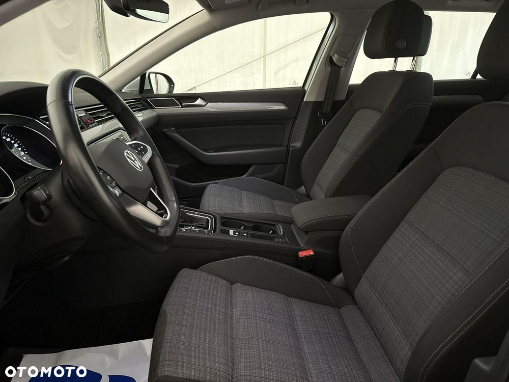 Volkswagen Passat - 13