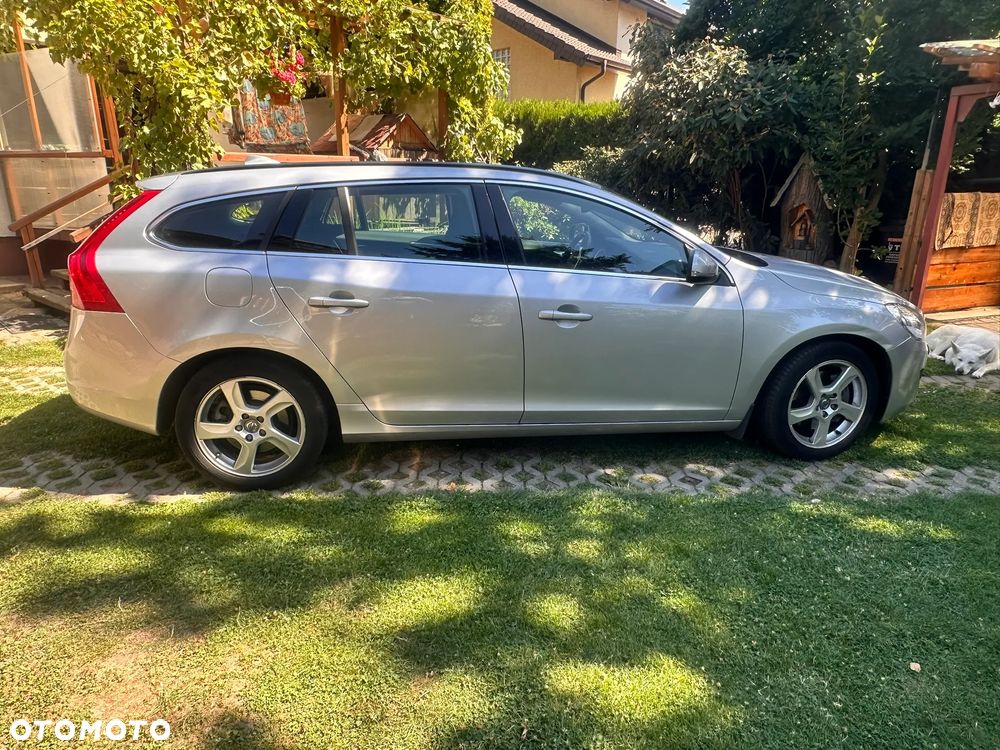Volvo V60 D5 Geartronic Momentum - 5