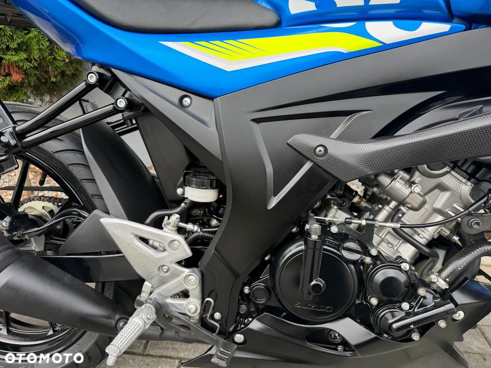 Suzuki GSX - 18