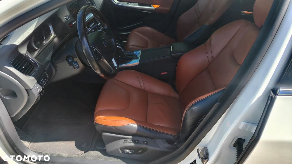 Volvo V60 D5 AWD Geartronic Summum - 21