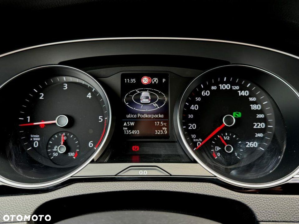 Volkswagen Passat - 13