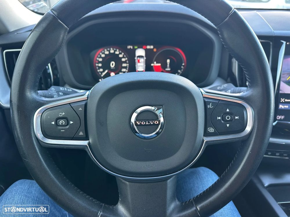 Volvo XC 60 2.0 T8 PHEV Momentum Plus AWD - 16