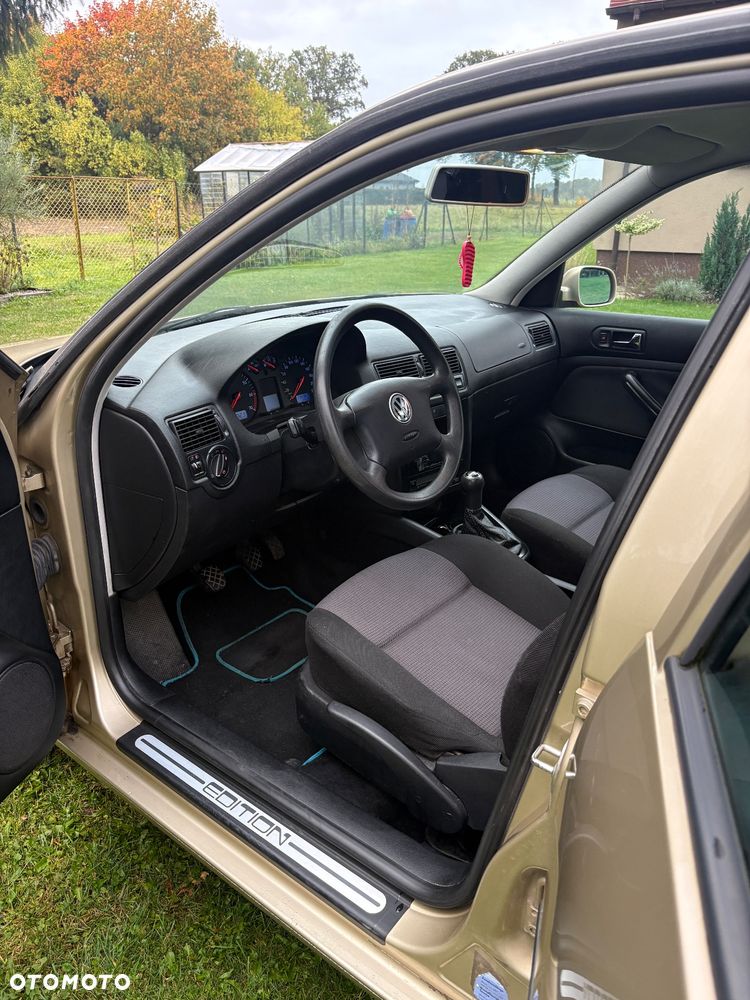 Volkswagen Golf - 8